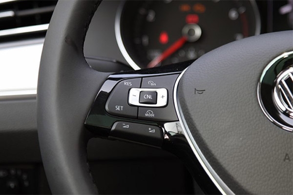 亲测：从ADAS到自动驾驶，不同品牌上路表现对比