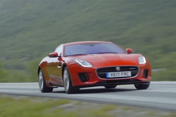 曝捷豹新F-Type路试谍照 搭2.0T发动机