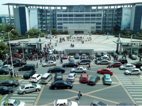 无人驾驶发展遇阻 智慧停车或成突围利器