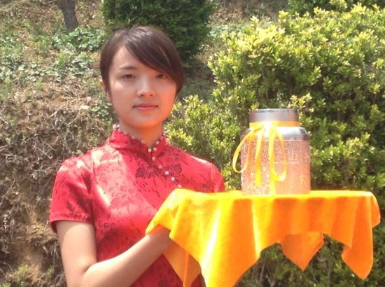 凤庆县3200年 “锦秀茶王”滇红茶产品 凤庆县3200年 “锦秀茶王”滇红茶产品