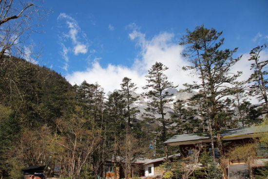 玉龙雪山脚下美景 玉龙雪山脚下美景