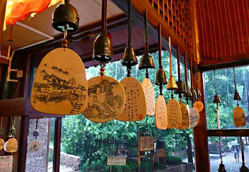 布衣铃(图:骑驴网) 布衣铃(图:骑驴网)