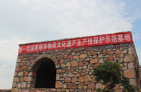 建水第一批国家级非物质文化遗产生产性保护示范基地(摄影:时文枝) 建水第一批国家级非物质文化遗产生产性保护示范基地(摄影:时文枝)