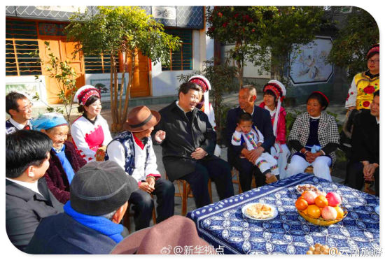 习大大在大理老乡家中和大家拉家常(图:@新华视点) 习大大在大理老乡家中和大家拉家常(图:@新华视点)