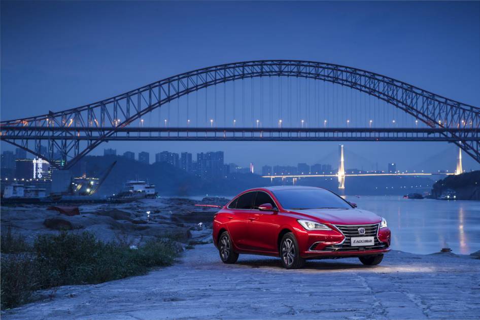 第二代逸动重装归来，与帝豪GL狭路相逢！