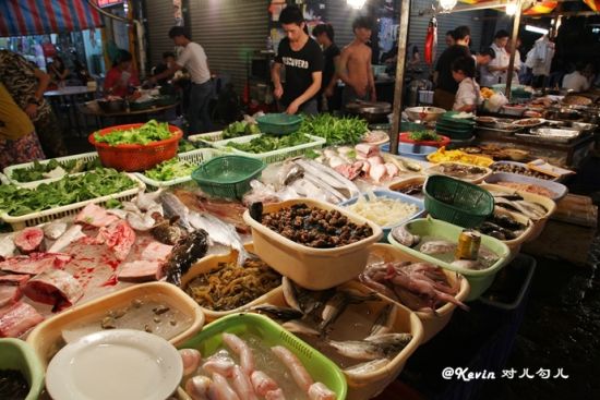 大排档的材料:以海鲜为主,大多做砂锅粥 大排档的材料:以海鲜为主,大多做砂锅粥
