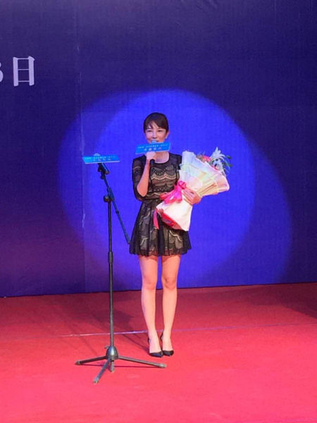 女主演登台 女主演登台
