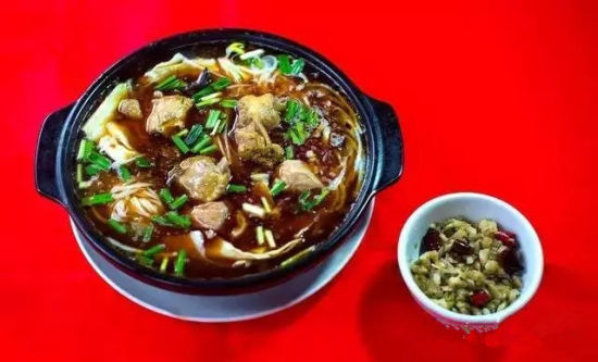 鸡肉过桥米线 鸡肉过桥米线