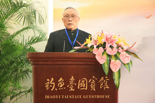 著名地质学家陈安泽教授发言(徐金泉/摄) 著名地质学家陈安泽教授发言(徐金泉/摄)