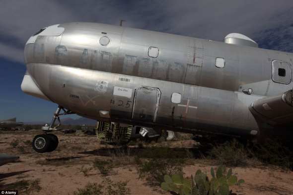 由于湿度低，降雨少，钢铁极少生锈，亚利桑那州的沙漠地带成了储存钢铁的完美地点