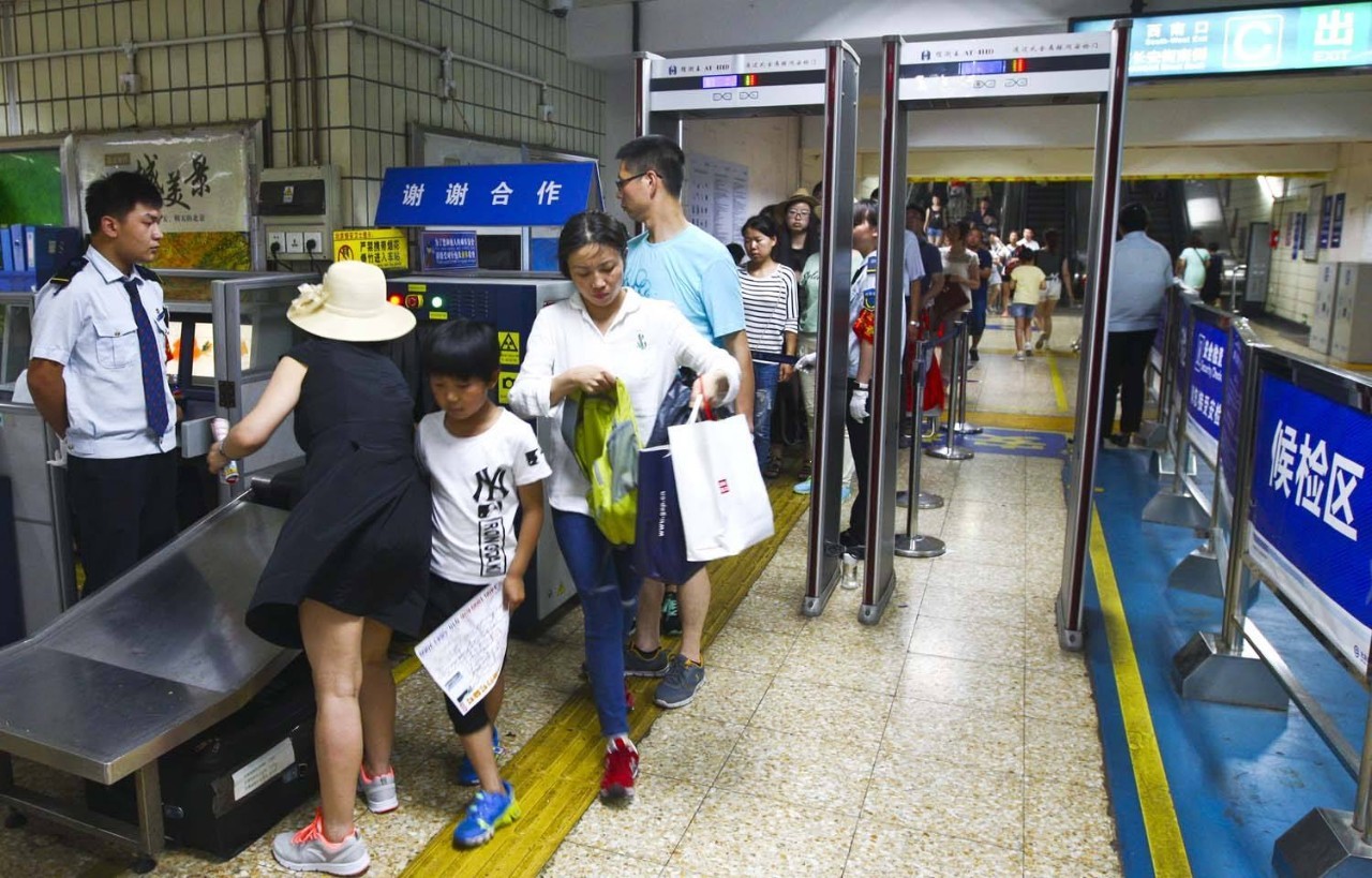 今起广州新增26个地铁站升级安检，实地走访后，情况是这样的...|烈士陵园|安检|广州地铁_新浪新闻