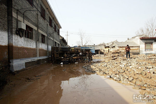 拒绝“卡车敢死队” 救灾也要保护自己