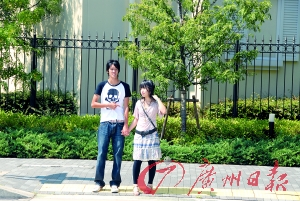 一对可爱的日本情侣。