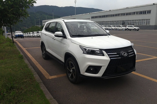 北汽幻速S7成都车展首发 搭载8AT变速箱