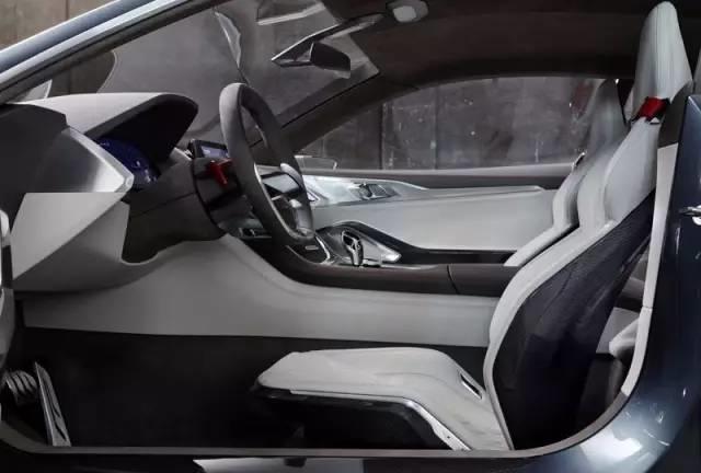 宝马8系满血复活,十八年后又是一部好车!