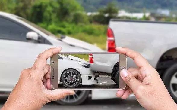 开车不小心发生刮蹭,如何快速获得理赔?