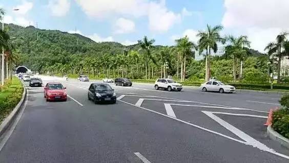 【警网提示】遇到这些“神似斑马线”的东西千万别压!别停车!