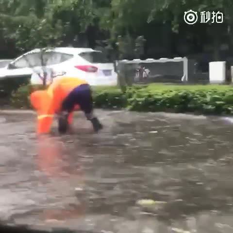 降雨致北京171处景区关闭