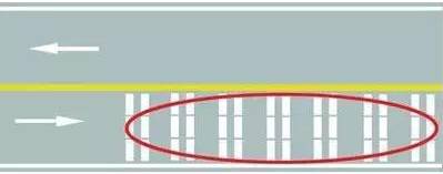 【警网提示】遇到这些“神似斑马线”的东西千万别压!别停车!