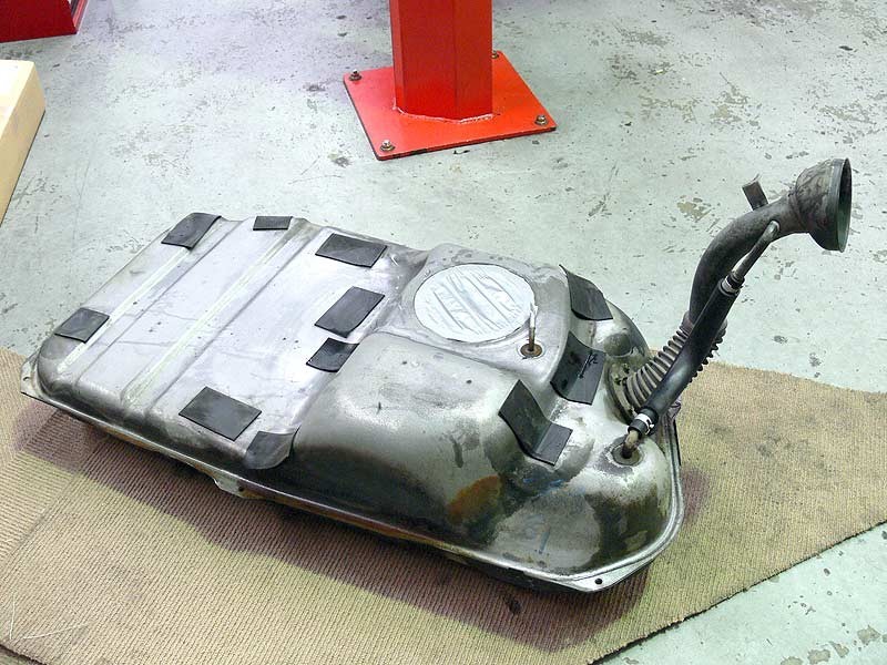 油箱到底要不要加满?