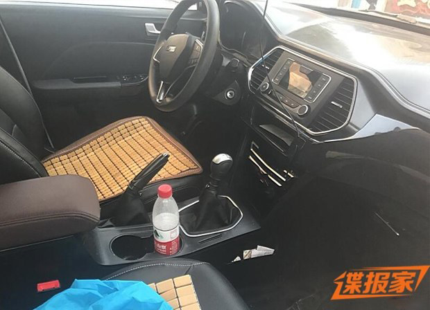 力帆全新SUV鹏飞谍照曝光 或年内上市