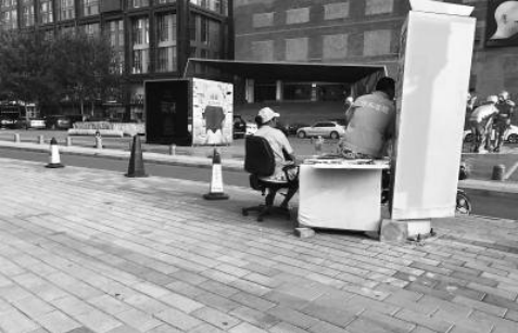 山寨停车收费取缔难 治理靠执法更要靠停车神器