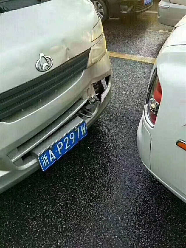 长安轻轻碰了劳斯莱斯却要赔50万!?