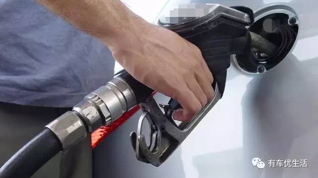 2017民营加油站油价总是偏低的真正猫腻，不知道这些要吃亏