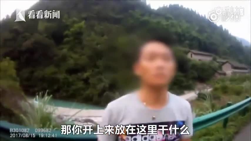 网络主播为吸粉骑电动车闯高速，被查获后仍不忘与观众互动