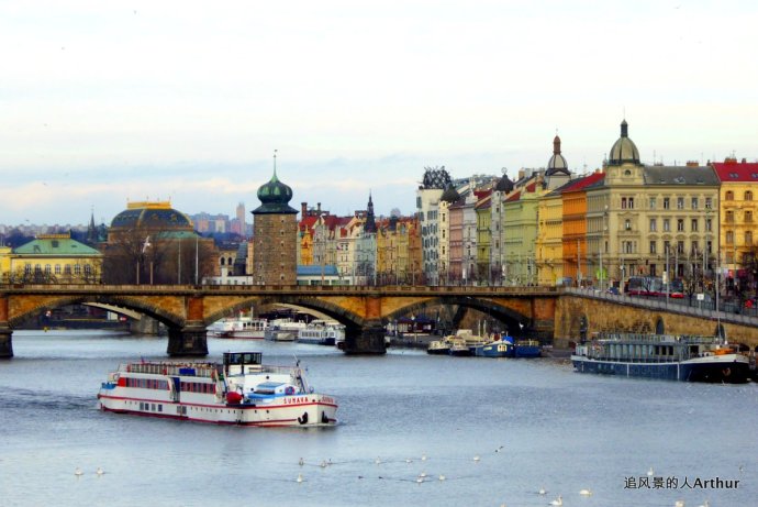 【<a href='http://travel.sina.com.cn/bulage-lvyou/?from=b-keyword' target='_blank'>布拉格</a>影集3】<a href='http://travel.sina.com.cn/bulage_fuertawahe-lvyou/?from=b-keyword' target='_blank'>伏尔塔瓦河</a>的浪漫冬景