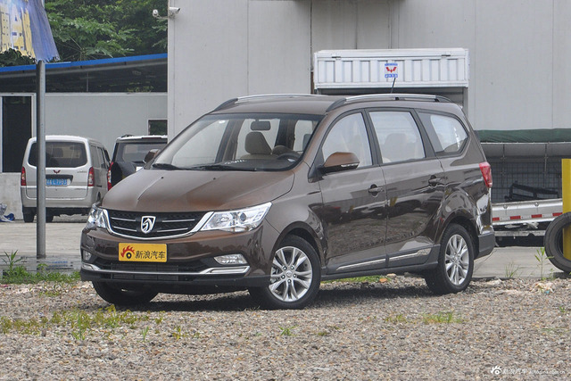 2016款宝骏730 1.5T手动标准版 7座