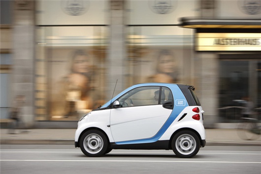 戴姆勒左手检举宝马参与非法垄断联盟 但右手仍将与其合并汽车共享业务