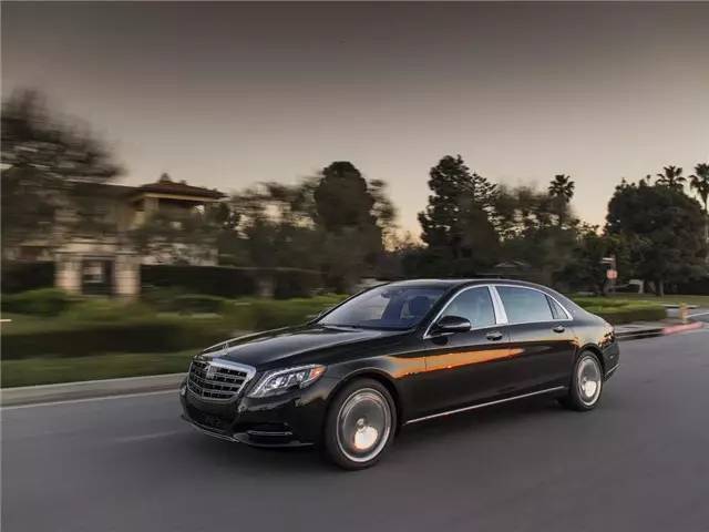 奔驰把游艇改成跑车 直怼劳斯莱斯?!