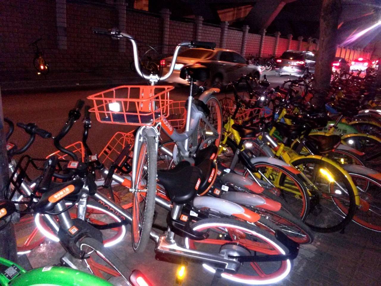 政府踩刹车,共享单车野蛮生长的时代结束了