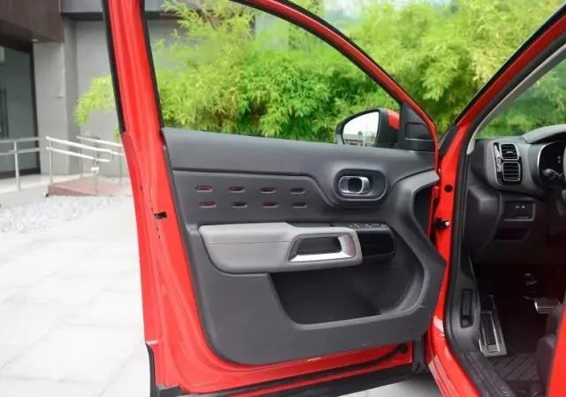 20万SUV竟用了奔驰才有的“魔毯”减震?真的假的?