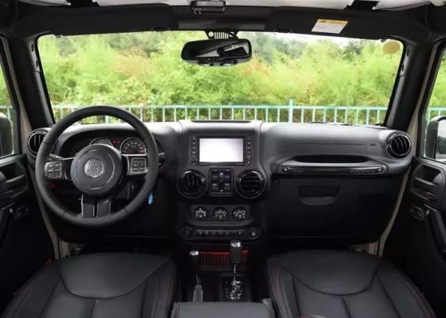 20万SUV竟用了奔驰才有的“魔毯”减震?真的假的?