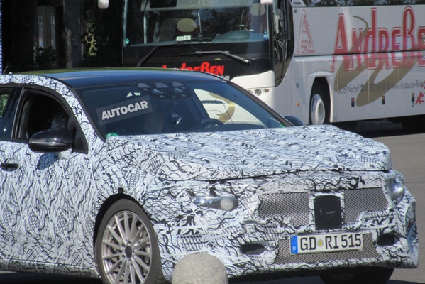 2017法兰克福车展 曝奔驰新A级路试谍照
