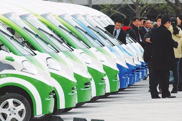 距离全国都开新能源汽车还有多远？