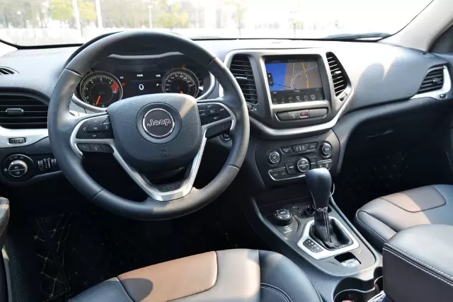 25万家用SUV 大众途观L和JEEP自由光你将如何抉择