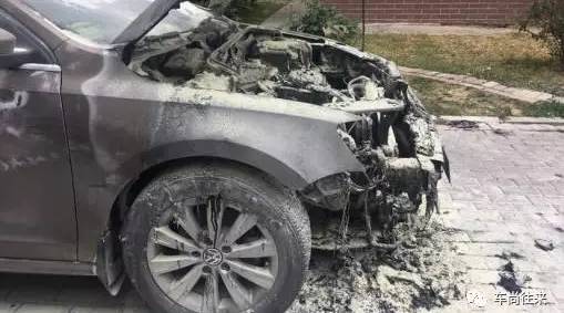 速腾又双叕自燃了！这次惊险！车主还在车内！