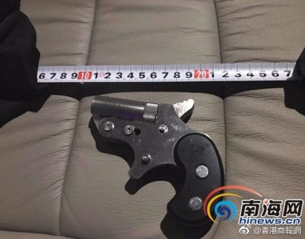 囧哥:热心市民冒台风移树清理路面 走近一看是周润发 囧哥:热心市民冒台风移树清理路面 走近一看是周润发图片
