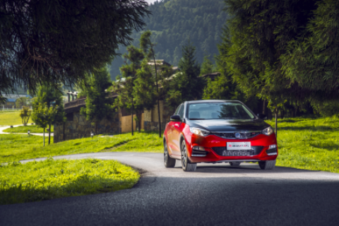 长安新逸动XT RS山城试驾 锋芒尽显擎动全城