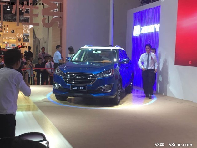 成都车展 众泰T300双色版售5.88-9.38万