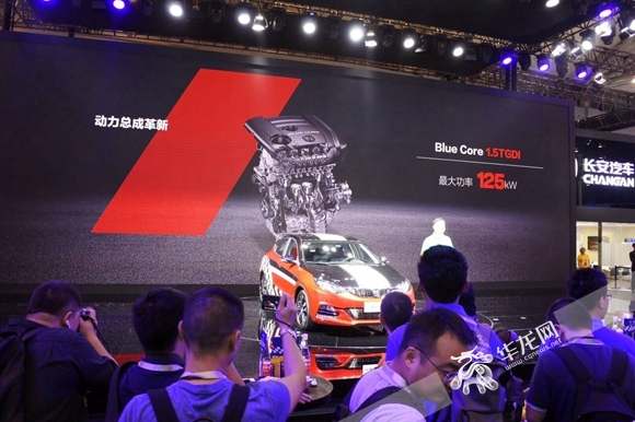 长安新逸动XT RS激情上市 售价8.89万-9.69万元