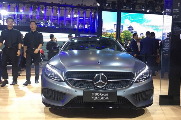 成都车展 奔驰C 300轿跑璨夜特别版亮相