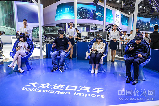 大众进口汽车途锐VR互动体验亮相成都国际车展