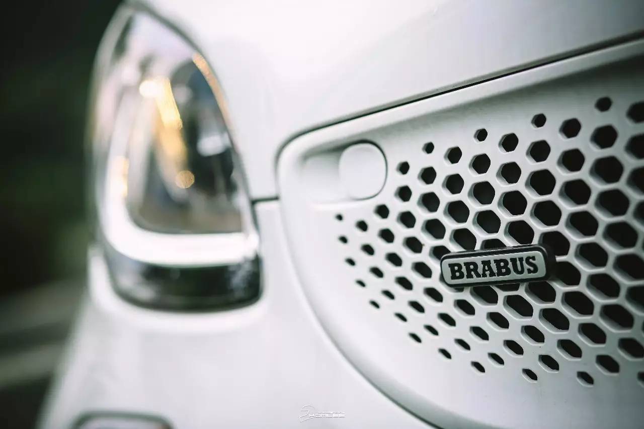 10.5秒的后置后驱小钢炮丨试BRABUS Smart