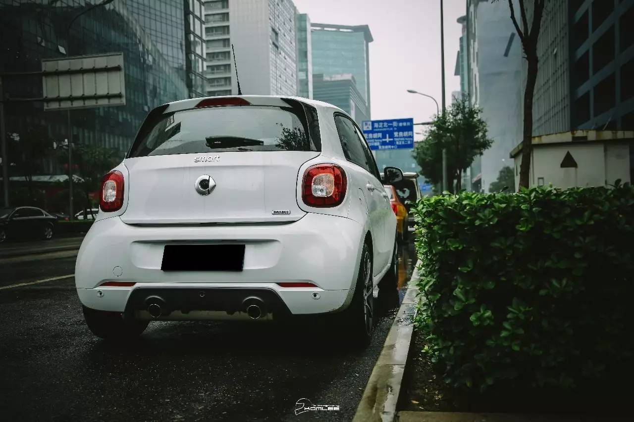 10.5秒的后置后驱小钢炮丨试BRABUS Smart