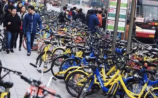 自动刹车技术被叫停 (共享单车占据了人行道)