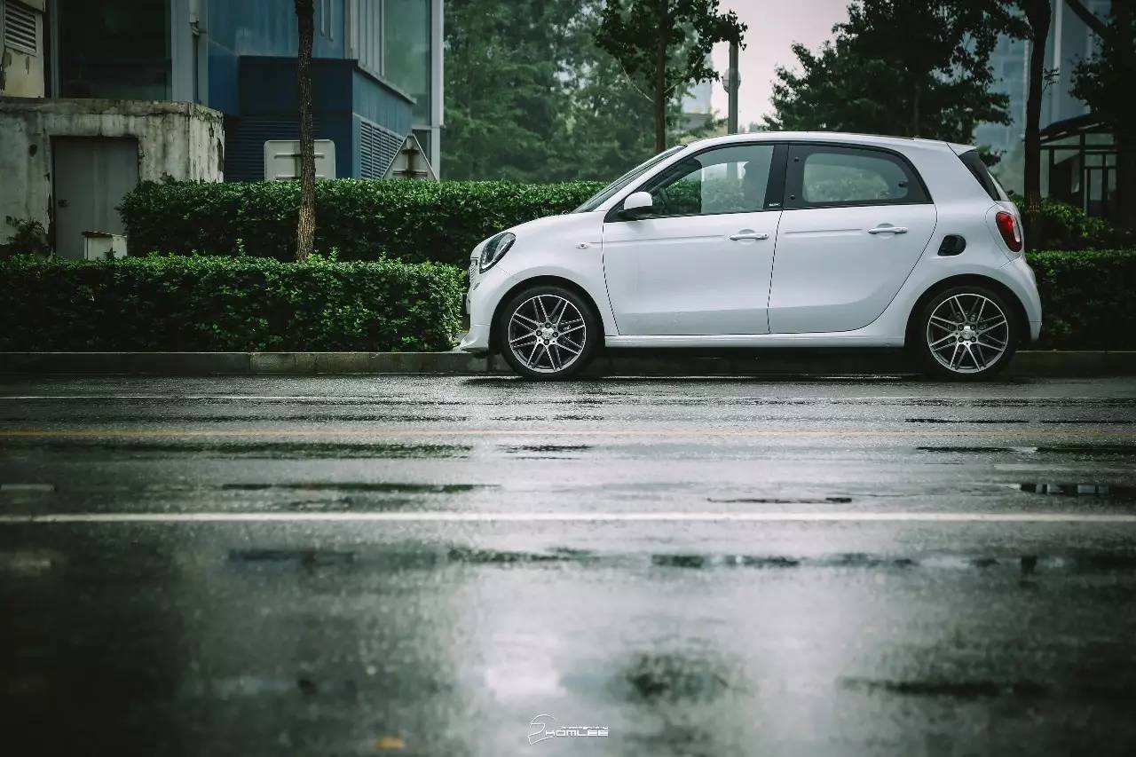 10.5秒的后置后驱小钢炮丨试BRABUS Smart